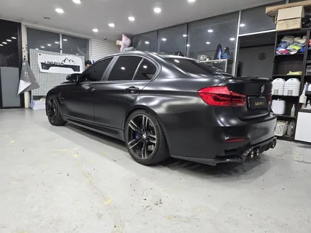 포천 BMW F80 M3 전체 데칼 제거 사틴블랙 풀랩핑