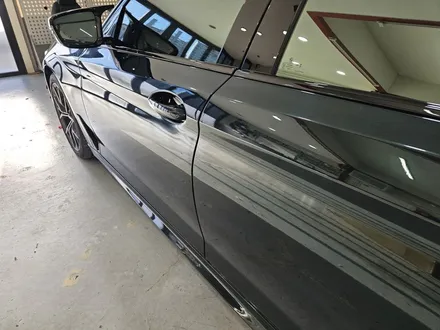 bmw 530i 전체 랩핑 제거 후 재시공, 에이버리 고광택 글로스 다크 에메랄드.