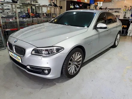 BMW 520D 실버에서 화이트펄로 전체 시공, 양주 랩핑샵 오토아틀리에.