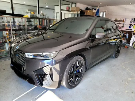 BMW iX 전기차 전체 사틴다크그레이 랩핑 시공, 양주 랩핑샵
