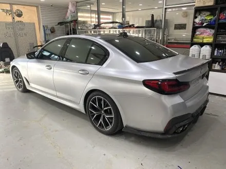bmw 530i 전체 랩핑 제거 후 재시공, 에이버리 고광택 글로스 다크 에메랄드.