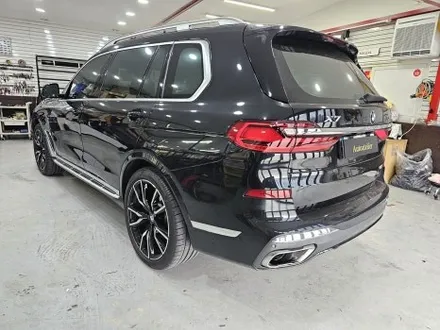 의정부 bmw x7 크롬죽이기 랩핑과 프론트립 부착.