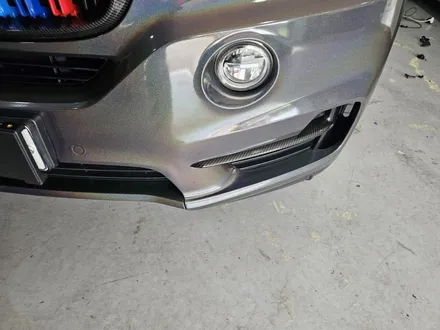 BMW X5 전체 랩핑. 프리즈마틱 그레이.