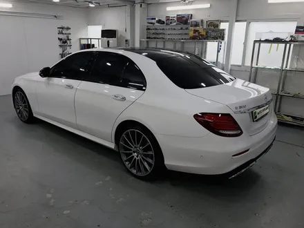 벤츠 E클래스 E300 AMG라인 전체랩핑, 3M 1080 Satin Frozen Vanilla, 새틴프로즌바닐라, - by 의정부랩핑, 의정부카스킨, 남양주 랩핑, 양주 랩핑,