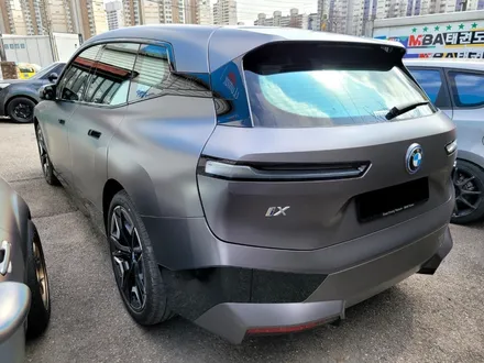 BMW iX 전기차 전체 사틴다크그레이 랩핑 시공, 양주 랩핑샵
