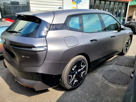BMW iX 전기차 전체 사틴다크그레이 랩핑 시공, 양주 랩핑샵