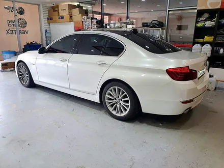 BMW 520D 실버에서 화이트펄로 전체 시공, 양주 랩핑샵 오토아틀리에.