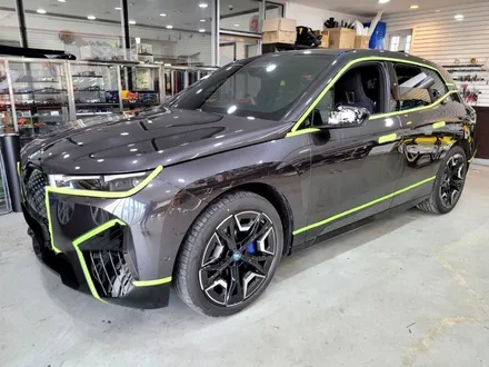 BMW iX 전기차 전체 사틴다크그레이 랩핑 시공, 양주 랩핑샵