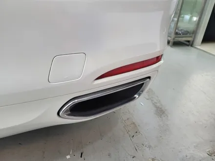 BMW 7시리즈 전체 화이트펄 랩핑.