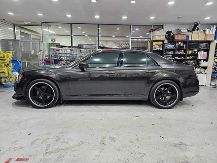 양주 크라이슬러 300c 초 고광택 랩핑. 그라파이트 그레이.