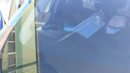 부산차유리용접 스파크 길게 깨짐 자동차유리 롱크렉 복원 작업 / 부산 해운대