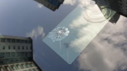 자동차 앞 유리에 자갈 맞아 파손된 QM6 부산차유리돌빵 유리용접 수리 후기 / 부산 해운대