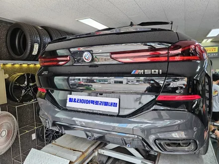 [남양주휠복원]BMW X6 (G06)  x6 M50i 22인치 순정휠 블랙유광 휠복원&휠도색 / 남양주시 별내동