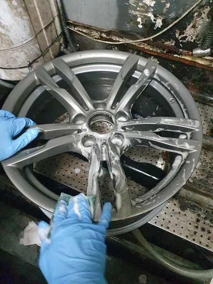 [남양주휠도색]BMW 3시리즈 ( F30 ) 320d 18인치 고스트크롬 휠복원&휠도색 + 캘리퍼도색 레드도장 + 타이어교체 / 남양주시 별내동