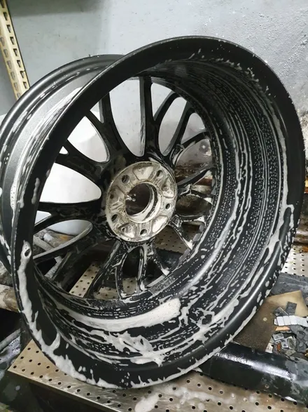 [남양주휠도색][남양주캘리퍼도색]BMW 1시리즈 (F20) 118d 18인치 블랙유광 휠복원&휠도색 + 캘리퍼도색 오렌지골드 도장 / 남양주시 별내동