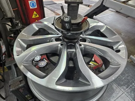[벤츠휠복원][벤츠휠도색]벤츠 C클래스 (w205) c220d 17인치 순정휠 다이아몬드컷팅 휠복원&휠도색 / 남양주시 별내동