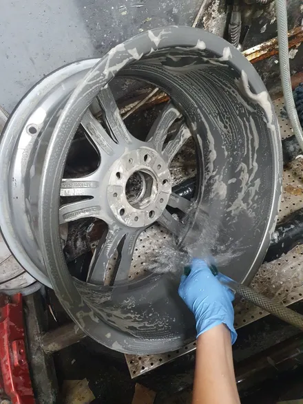 [남양주휠도색]BMW 3시리즈 ( F30 ) 320d 18인치 고스트크롬 휠복원&휠도색 + 캘리퍼도색 레드도장 + 타이어교체 / 남양주시 별내동