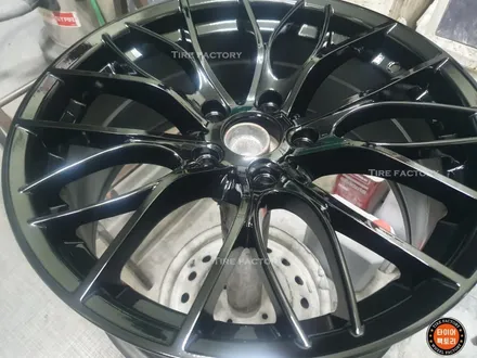 [남양주휠도색][남양주캘리퍼도색]BMW 1시리즈 (F20) 118d 18인치 블랙유광 휠복원&휠도색 + 캘리퍼도색 오렌지골드 도장 / 남양주시 별내동