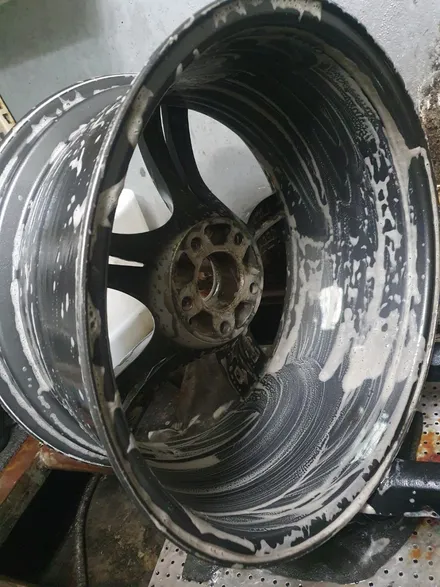 [남양주휠도색]BMW 5시리즈 (F10) 520d 19인치 순정휠 블랙유광 휠복원&휠도색 + 크렉수리 (알곤용접) / 남양주시 별내동