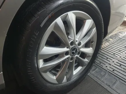 벤츠c클래스(W205)C220d 17인치 메탈릭실버 휠복원&휠도색                     타이어교체 225-50-17 브릿지스톤 포텐쟈RE97AS-02 두본 작업니다 / 남양주시 별내동