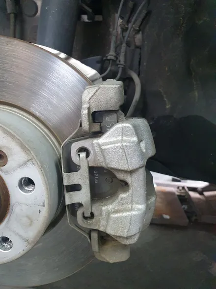 [남양주휠도색]BMW 3시리즈 ( F30 ) 320d 18인치 고스트크롬 휠복원&휠도색 + 캘리퍼도색 레드도장 + 타이어교체 / 남양주시 별내동