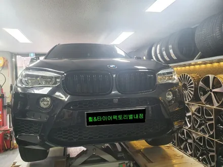 [별내휠도색]BMW(F16) X6 22인치 블랙유광 휠복원&휠도색 + 캘리퍼도색 레드도장 + 타이어교체 ( 275-35-22(피렐리피제로),315-30,22(굿이어F1어시미트릭5) / 남양주시 별내동