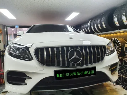 [남양주휠도색]벤츠 E클래스 ( w213 ) E220d 카브리올레 19인치 고스트크롬 휠복원&휠도색 + 타이어교체 ( 245-40-19 ,275-35-19 금호마제스티9 한대분 ) / 남양주시 별내동