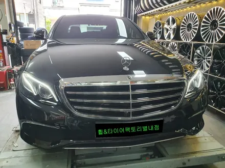 [남양주휠복원]벤츠 E클래스 (w213) e300 익스클루시브 18인치 순정휠 블랙커스텀 다이아몬드컷팅 휠복원&휠도색 + 캘리퍼도색 레드도장 / 남양주시 별내동