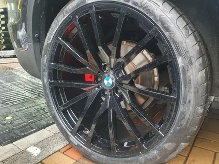 [별내휠도색]BMW(F16) X6 22인치 블랙유광 휠복원&휠도색 + 캘리퍼도색 레드도장 + 타이어교체 ( 275-35-22(피렐리피제로),315-30,22(굿이어F1어시미트릭5) / 남양주시 별내동