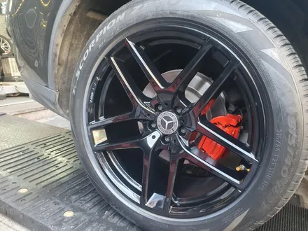 [남양주휠도색][캘리퍼도색]벤츠 GLE클래스 (W166) GLE350d 쿠페 21인치 순정휠 블랙유광 휠복원&휠도색 + 캘리퍼도색 레드도장 / 남양주시 별내동