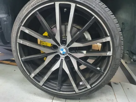 [별내휠도색]BMW(F16) X6 22인치 블랙유광 휠복원&휠도색 + 캘리퍼도색 레드도장 + 타이어교체 ( 275-35-22(피렐리피제로),315-30,22(굿이어F1어시미트릭5) / 남양주시 별내동