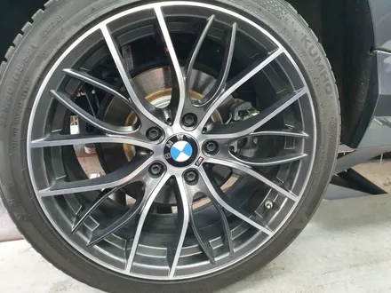 [남양주휠도색][남양주캘리퍼도색]BMW 1시리즈 (F20) 118d 18인치 블랙유광 휠복원&휠도색 + 캘리퍼도색 오렌지골드 도장 / 남양주시 별내동