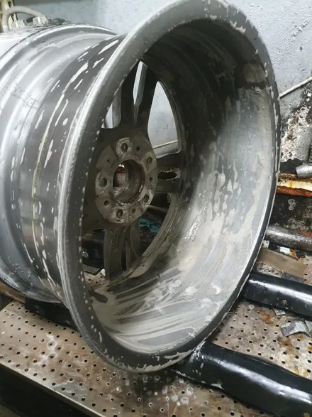 [남양주휠도색]BMW 3시리즈 (F30) 320d 18인치 고스트크롬 휠복원&휠도색 + 타이어교체 ( 225-45-18 한국 키너지EX 두본 ) / 남양주시 별내동