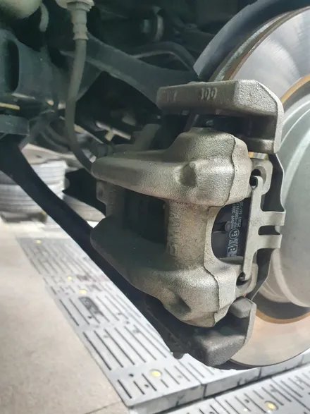 [남양주휠도색]BMW 320d (F30) 18인치 블랙유광 휠복원&휠도색 + 캘리퍼도색 레드도장 / 남양주시 별내동