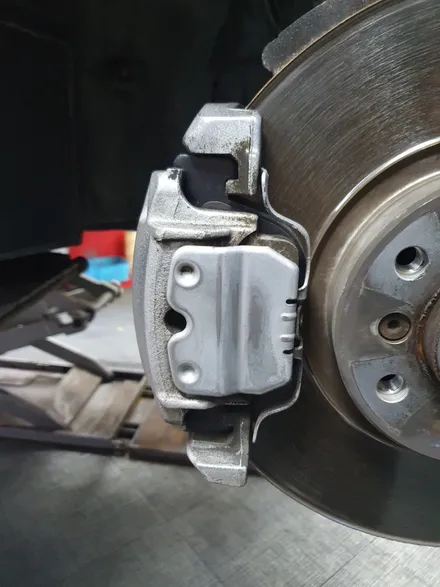 [남양주휠도색][bmw휠도색]BMW X5 (F15) 20인치 순정휠 블랙유광 휠복원&휠도색 + 캘리퍼도색 레드도장 / 남양주시 별내동