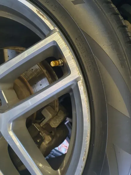 [남양주휠도색][캘리퍼도색]벤츠 GLE클래스 (W166) GLE350d 쿠페 21인치 순정휠 블랙유광 휠복원&휠도색 + 캘리퍼도색 레드도장 / 남양주시 별내동