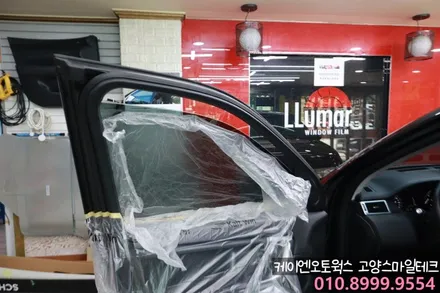 레인지로버 이보크 찢어진 썬팅재시공 운전석과 조수석 이비오스CX90으로 부분썬팅 / 고양시 덕양구 대자동