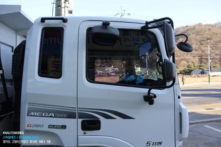 5톤 메가트럭 블랙박스 4채널 TX700, 이비오스 CX90 썬팅, 후방카메라 작업 / 고양시 덕양구 대자동