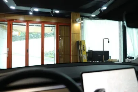 테슬라 모델Y RWD 신차검수 후 썬팅 및 패키지 / 용산, 마포, 중구