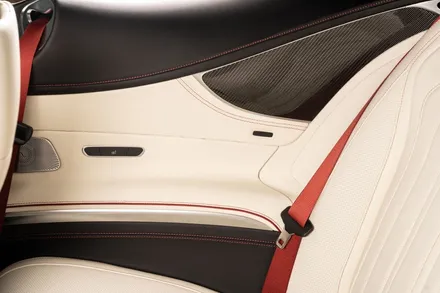 벤츠 S클래스 쿠페 S63 AMG 인테리어 + 블랙 & 화이트에 레드 포인트 / 고양 덕양구 용두동