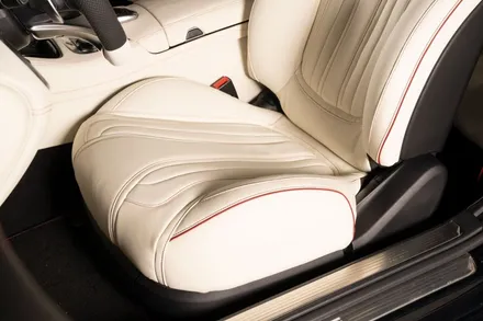 벤츠 S클래스 쿠페 S63 AMG 인테리어 + 블랙 & 화이트에 레드 포인트 / 고양 덕양구 용두동