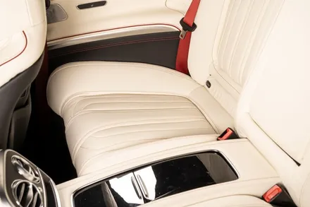 벤츠 S클래스 쿠페 S63 AMG 인테리어 + 블랙 & 화이트에 레드 포인트 / 고양 덕양구 용두동