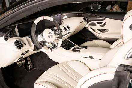 벤츠 S클래스 쿠페 S63 AMG 인테리어 + 블랙 & 화이트에 레드 포인트 / 고양 덕양구 용두동