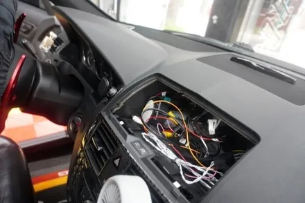 W204 전기형 벤츠 C63AMG 해외직구후  직접 DIY 작업 제품 오작동 실패 SOS 캡틴홍 고사양 MNG 10.25인치 재작업 후방카메라 교체 설치