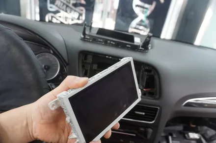아우디 SQ5 내비게이션 블랙박스 보조배터리 국산 12.3인치 모니터 교체 M2C200A플러스 안드로이드셋탑 뷰게라 Q100V 에너웨이브 에너팩프로 12A 시공