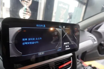 아우디 A4 3GMMI 차량 내비게이션 후방카메라 안드로이드모니터 타업체 에서 작업후 실패 후 한달의 연락 기다림 포기 하고 럭키가이 캡틴홍 매장에 예약 재작업 도전