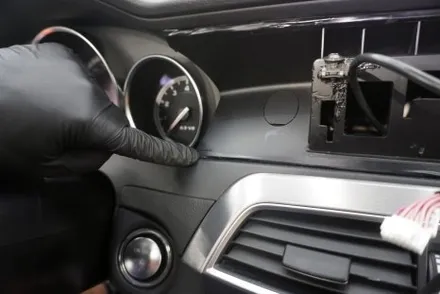 벤츠 C63AMG 쿠페 W204 후기형 국산 모니터 M2C 탈거 알리익스프레스 해외 직구 8.8인치 모니터 교체 설치 우리 동네는 고수가 작업한다