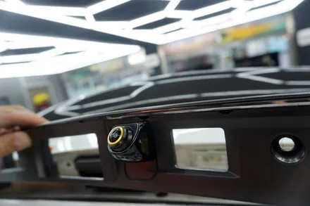 [벤츠내비게이션AS공식지정점 캡틴홍] 벤츠 C클래스 W204 후기형 C63AMG 해외직구 안드로이드모니터 올인원 내비게이션 상하좌우 각도 조절 후방카메라 교체 시공