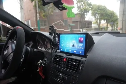W204 C63 AMG 벤츠 C클래스 전기형 해외직구 안드로이드올인원 내비게이션 상단 매립 제품 후방카메라 연결 시공