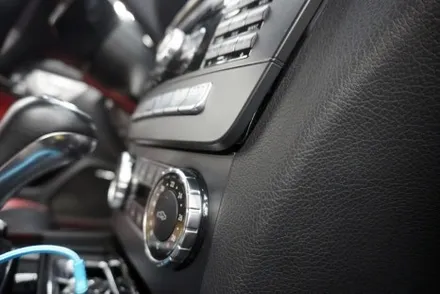 벤츠 C63AMG 쿠페 W204 후기형 국산 모니터 M2C 탈거 알리익스프레스 해외 직구 8.8인치 모니터 교체 설치 우리 동네는 고수가 작업한다